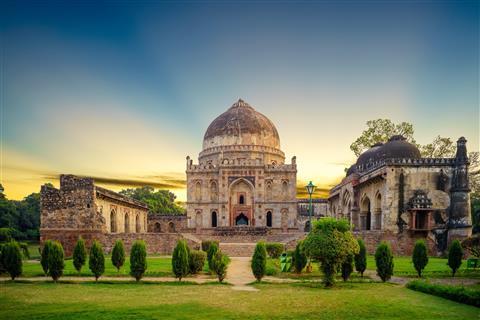Lodhi Garden & Safdarjung Tomb Tour