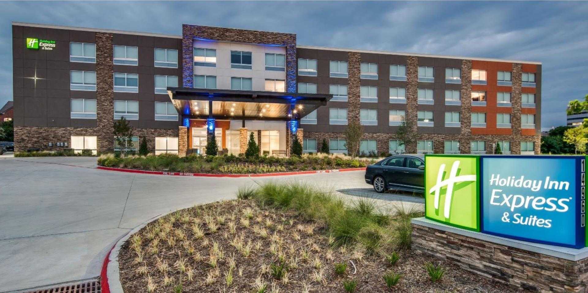 Holiday Inn Express & Suites Dallas North - Addison a Addison, TX