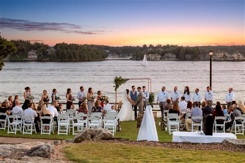 Lake of the Ozarks Convention & Visitor Bureau à Plage d'Osage, MO