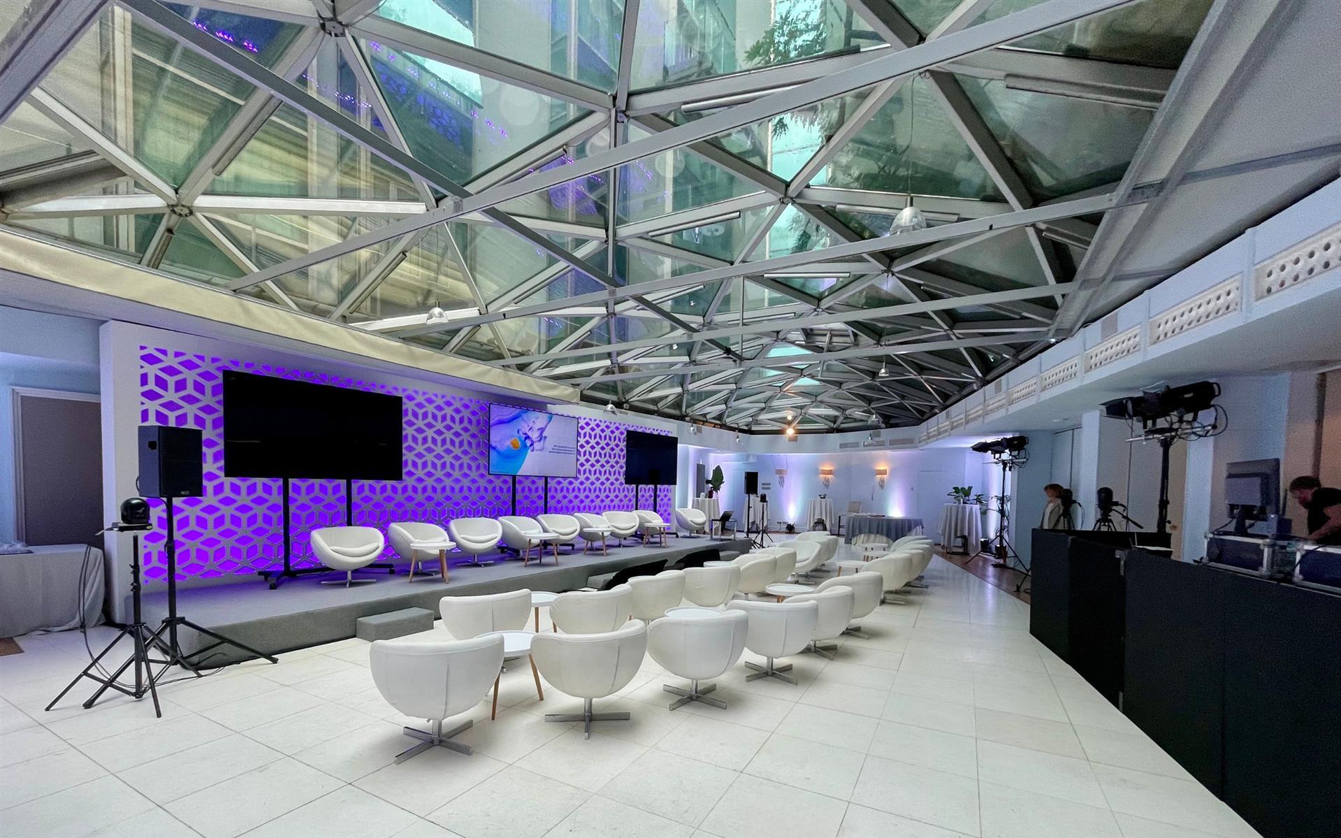 Up to 50% Off Meeting Room Rentals 图像