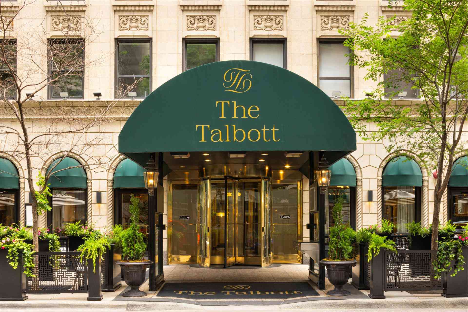 *NEWLY RENOVATED* The Talbott, Autograph Collection в Chicago, IL