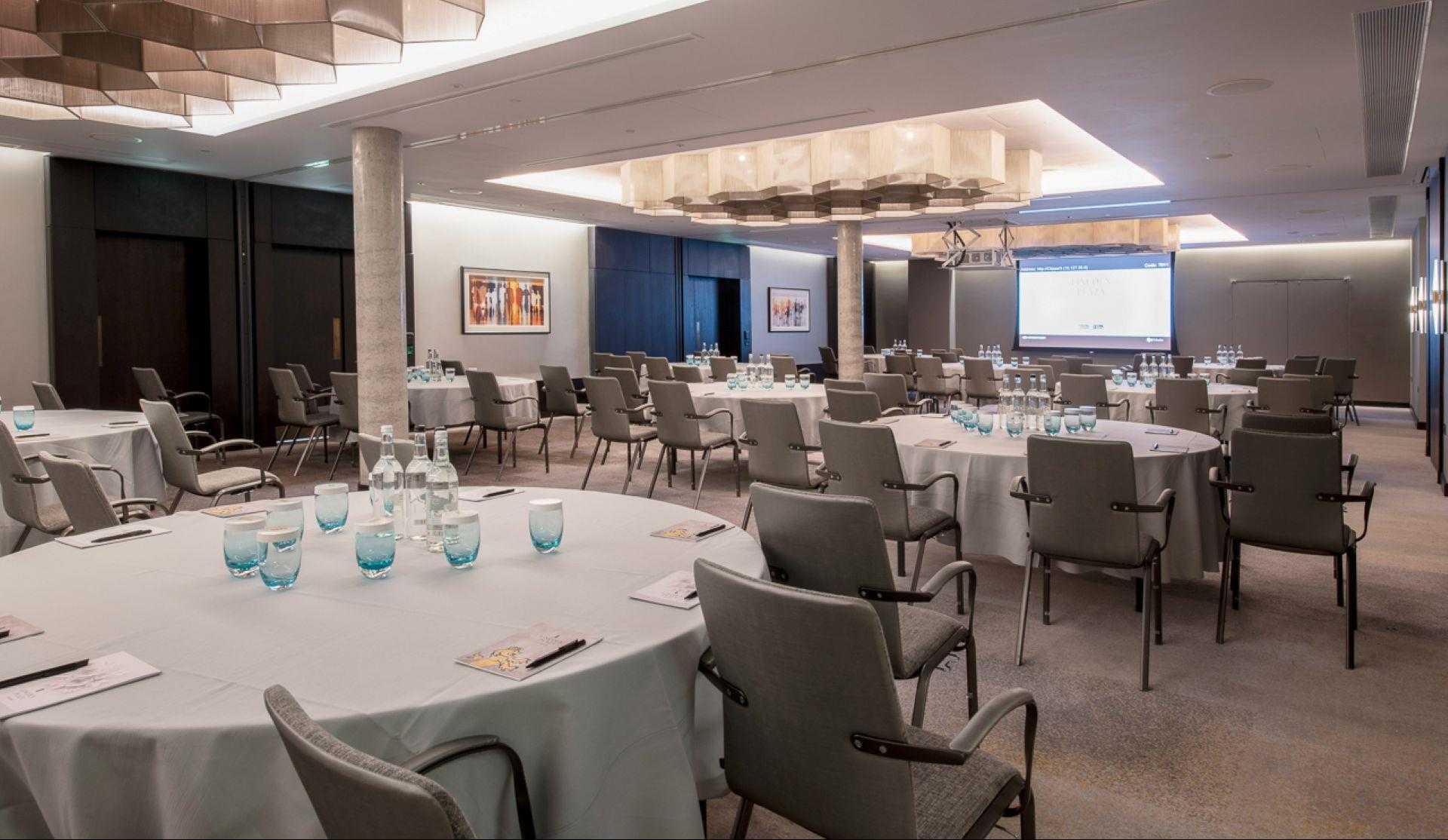 Lincoln Plaza London, Curio Collection by Hilton i London, GB1