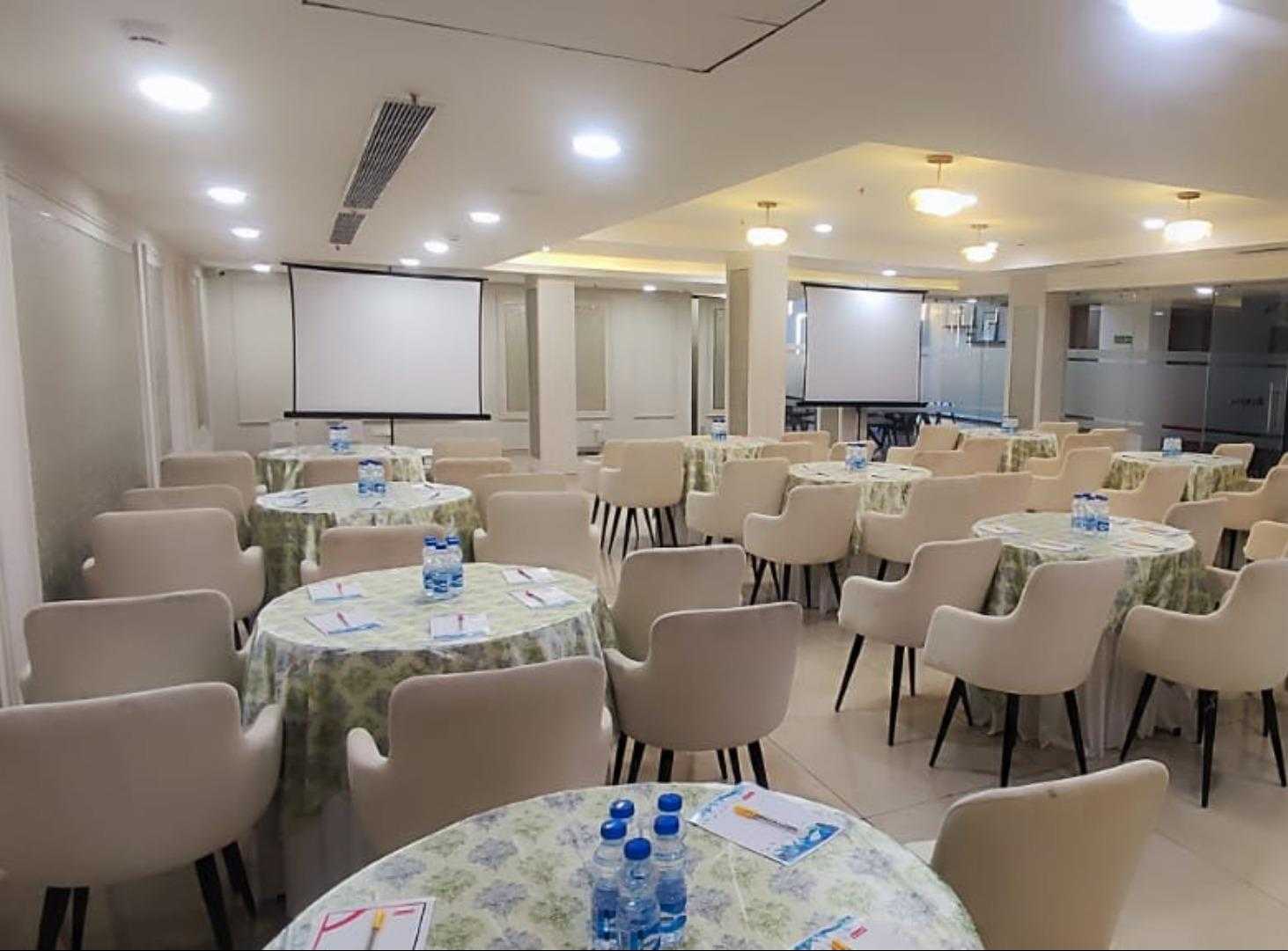 Limon Hotel & Banquet near Sec29, Gurgaon i Gurugram, IN