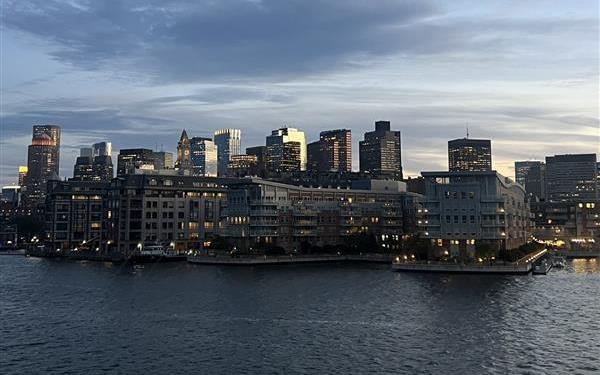 Fall Into Savings resmi