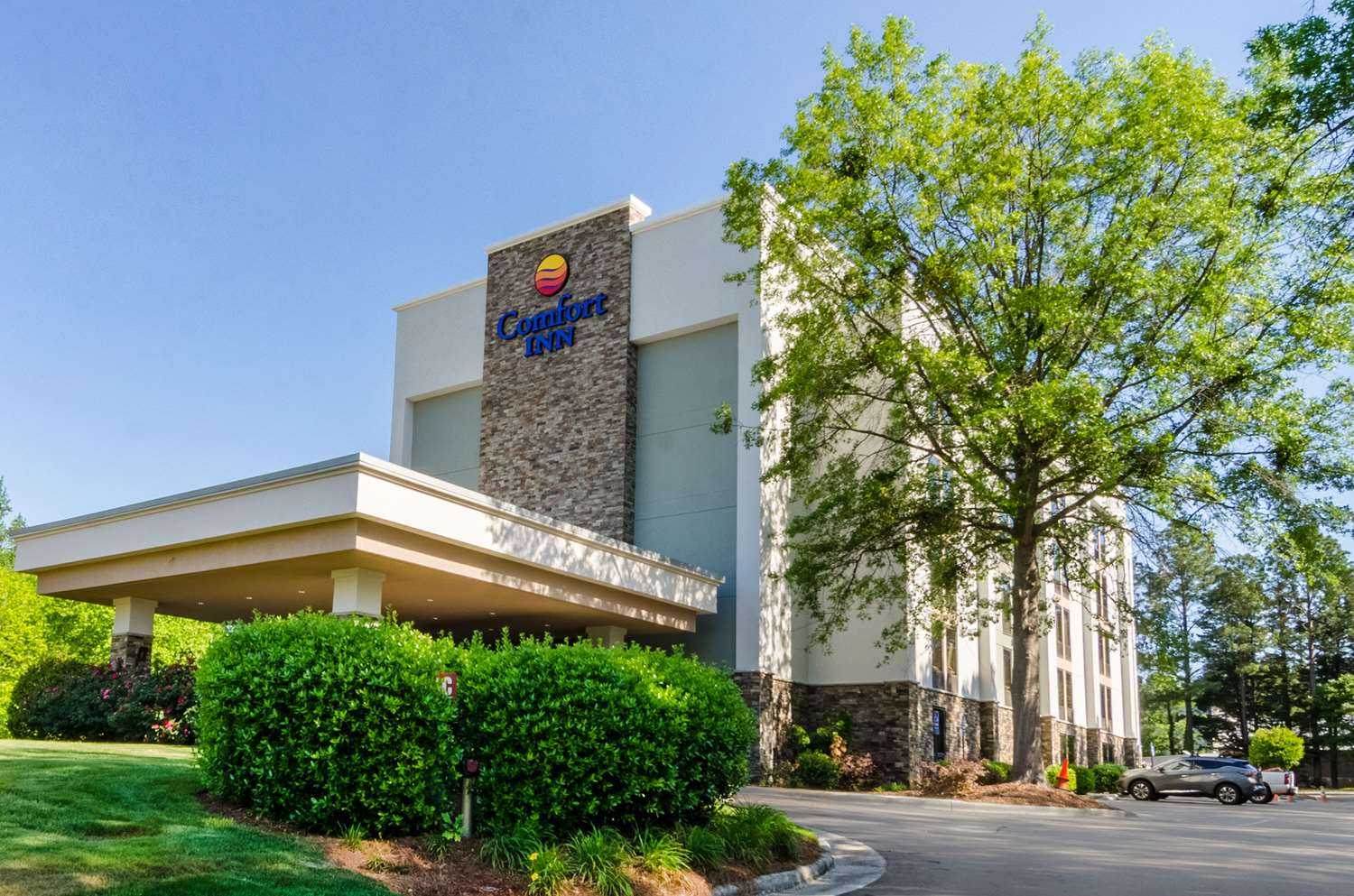 Comfort Inn Raleigh Midtown в Raleigh, NC