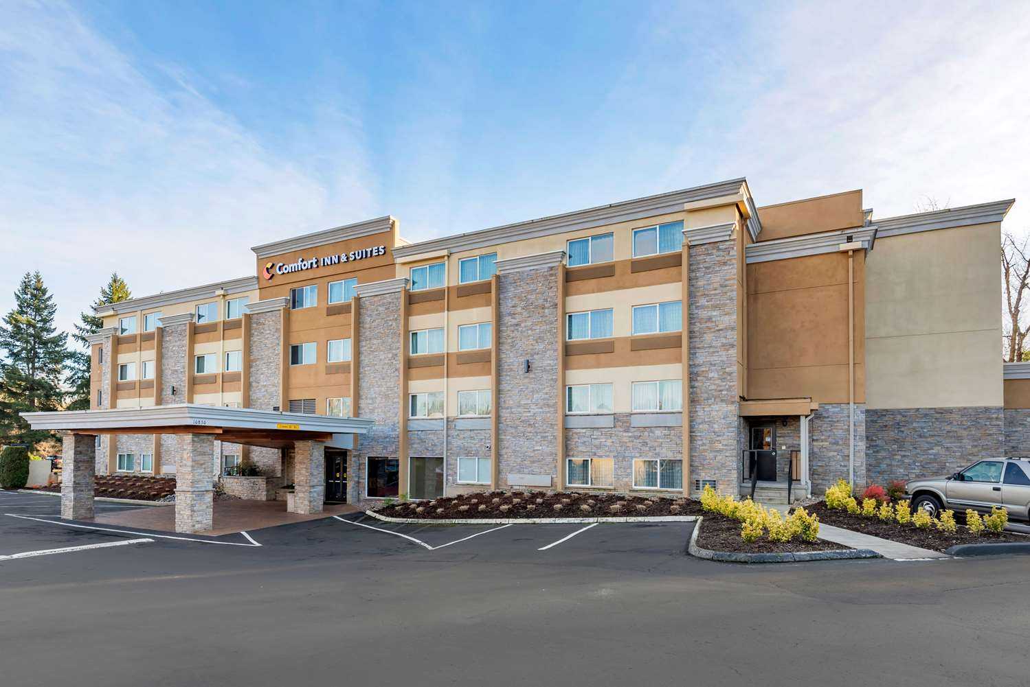 Comfort Inn and Suites Tigard near Washington Squa a Tigard, OR