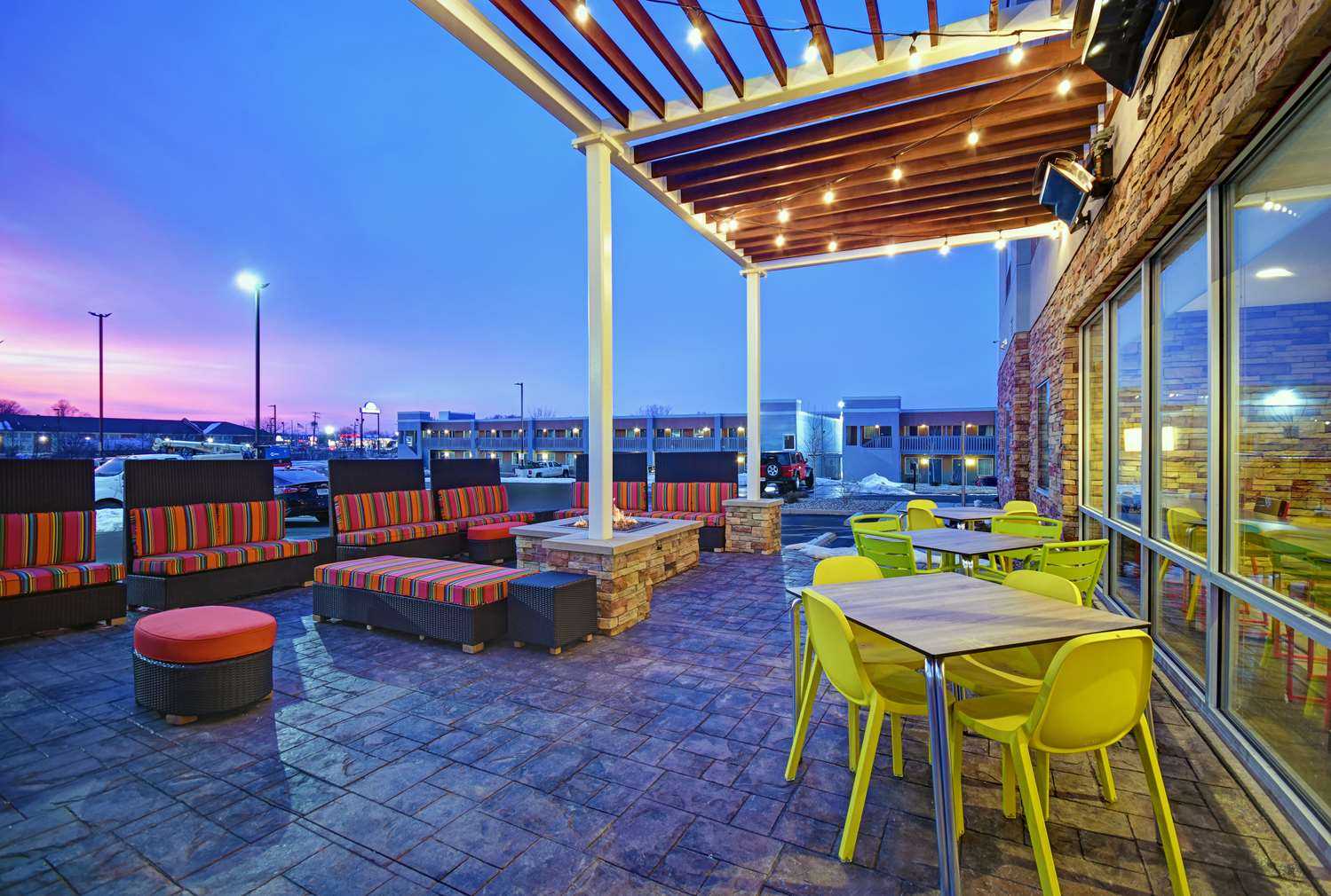 Home2 Suites by Hilton Columbus, IN a Columbus, IN