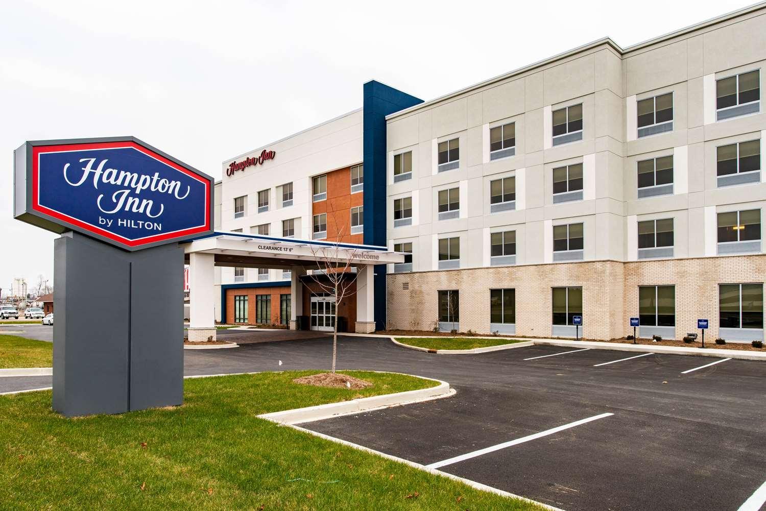 Hampton Inn Paris image