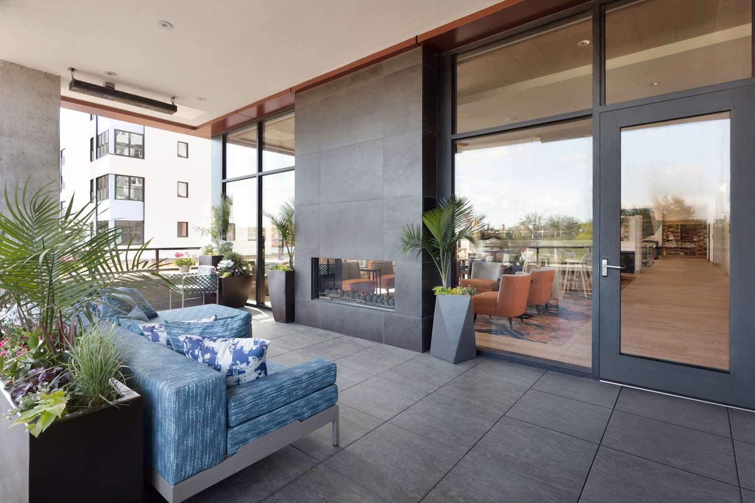 Hampton Inn & Suites Watertown Boston image