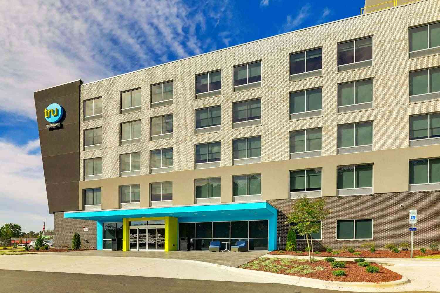 Tru by Hilton Raleigh Garner в Garner, NC