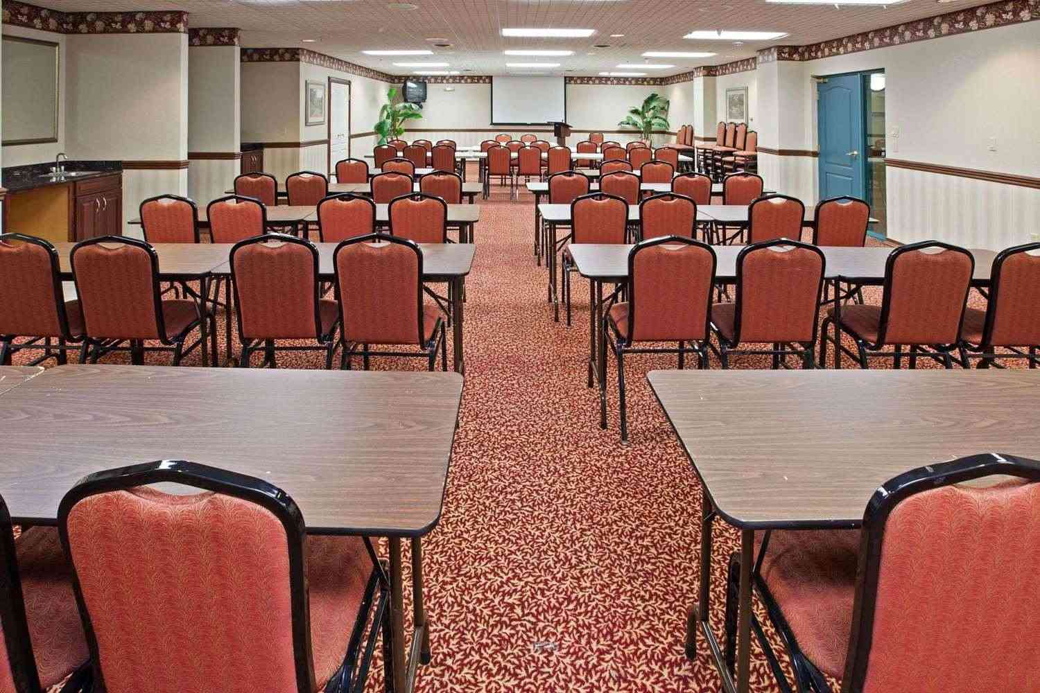 Country Inn & Suites By Radisson- Elkhart North, Elkhart, IN