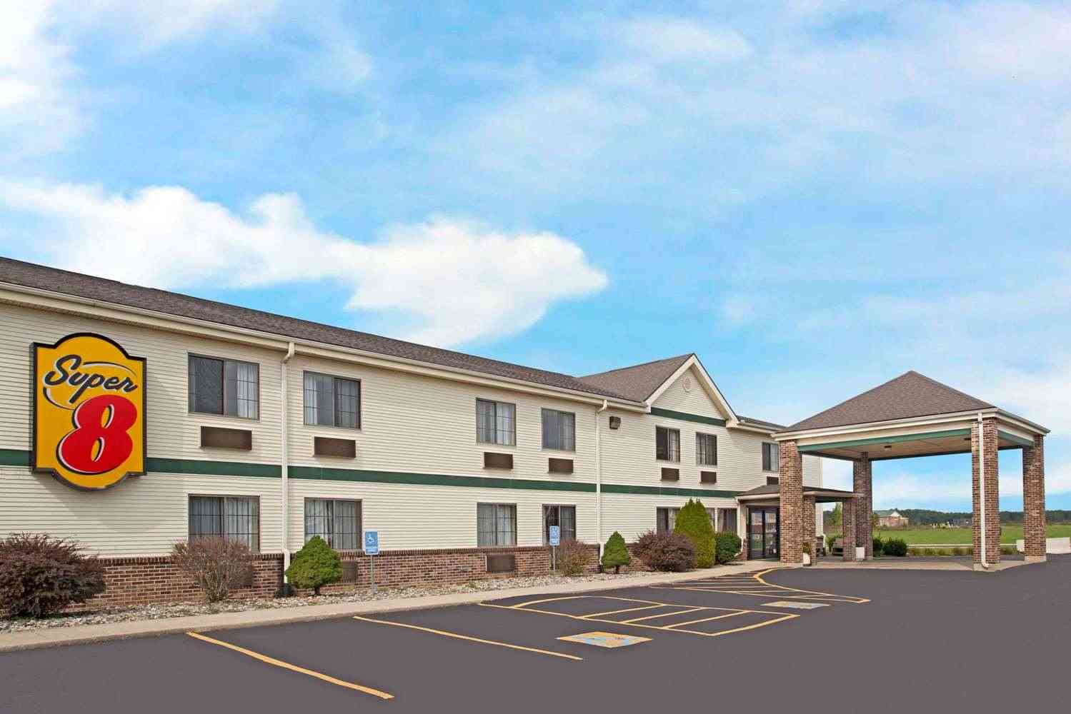 Super 8 by Wyndham Defiance a Defiance, OH