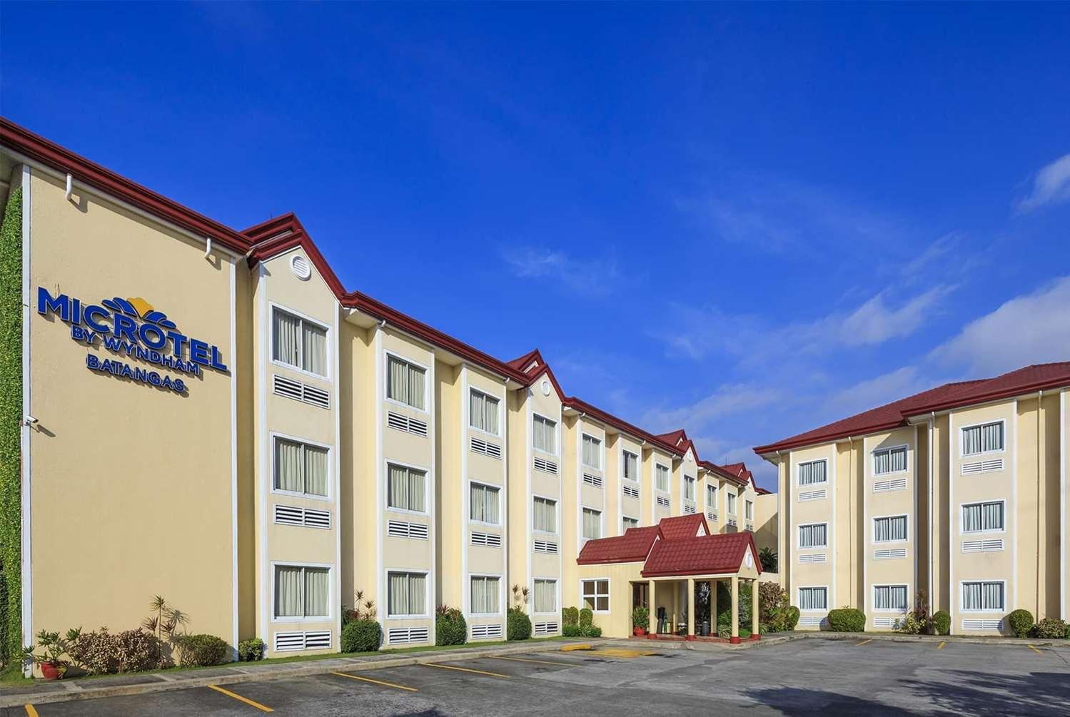 Microtel by Wyndham Batangas image