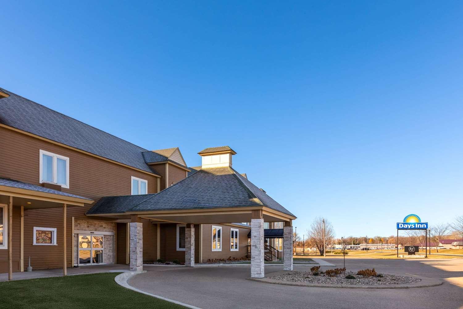 Days Inn by Wyndham Hutchinson image