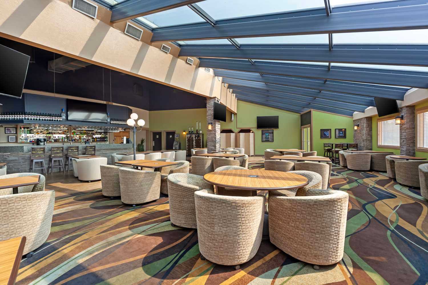 Best Western Plus Mirage Hotel & Resort a High Level, AB