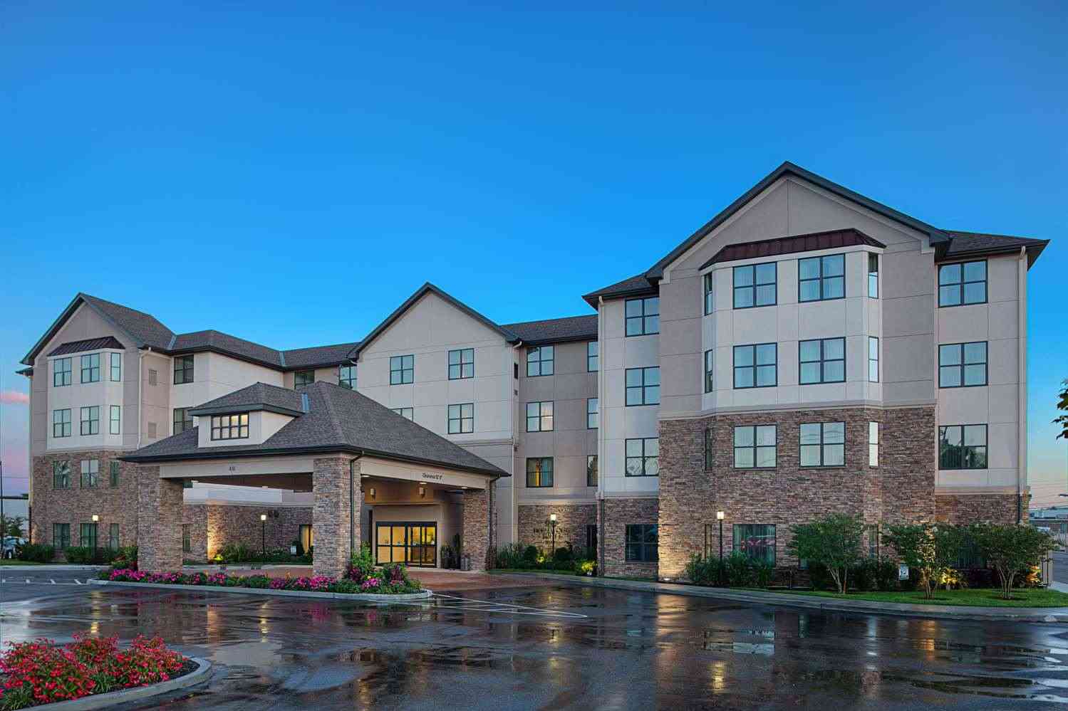 Homewood Suites by Hilton Carle Place - Garden City, NY в Carle Place, NY