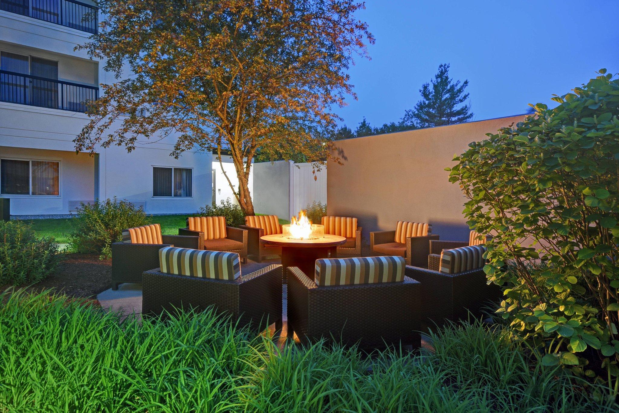 Courtyard by Marriott Boston Raynham image