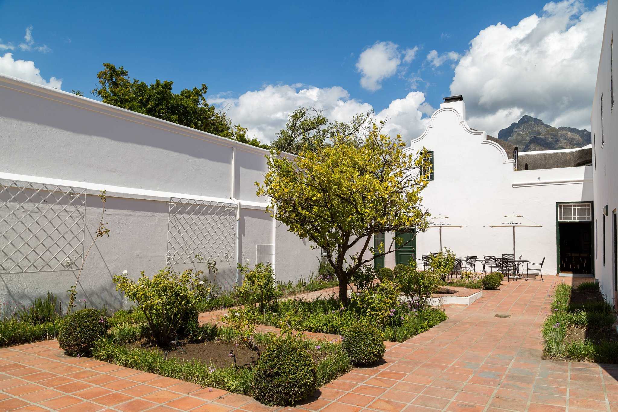 Protea Hotel Cape Town Mowbray в Cape Town, ZA