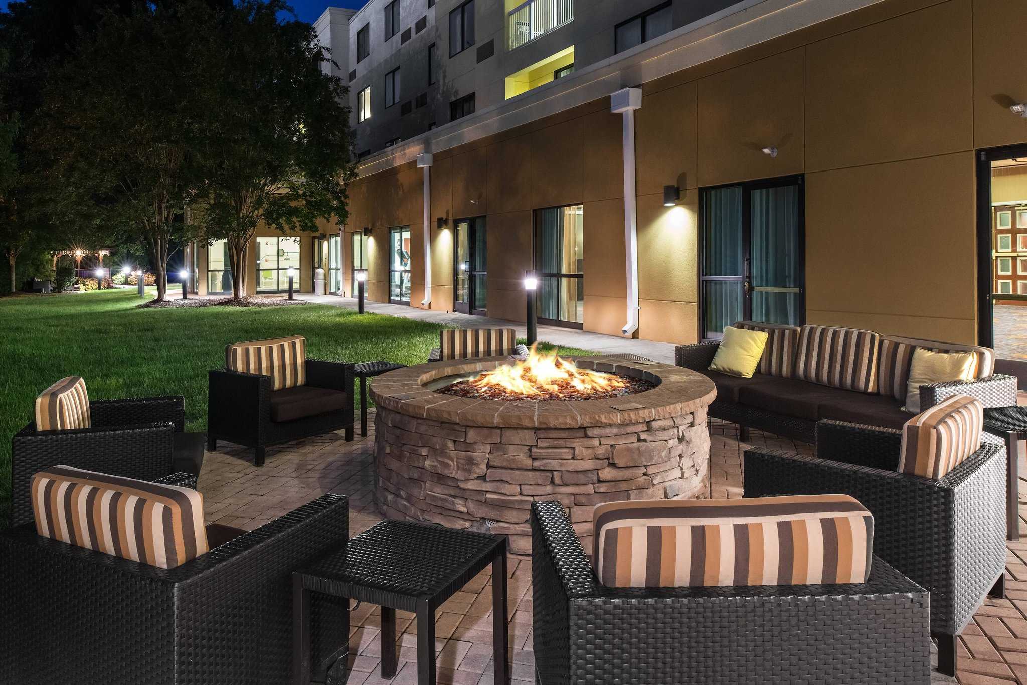 Courtyard by Marriott Charlotte Gastonia в Gastonia, NC