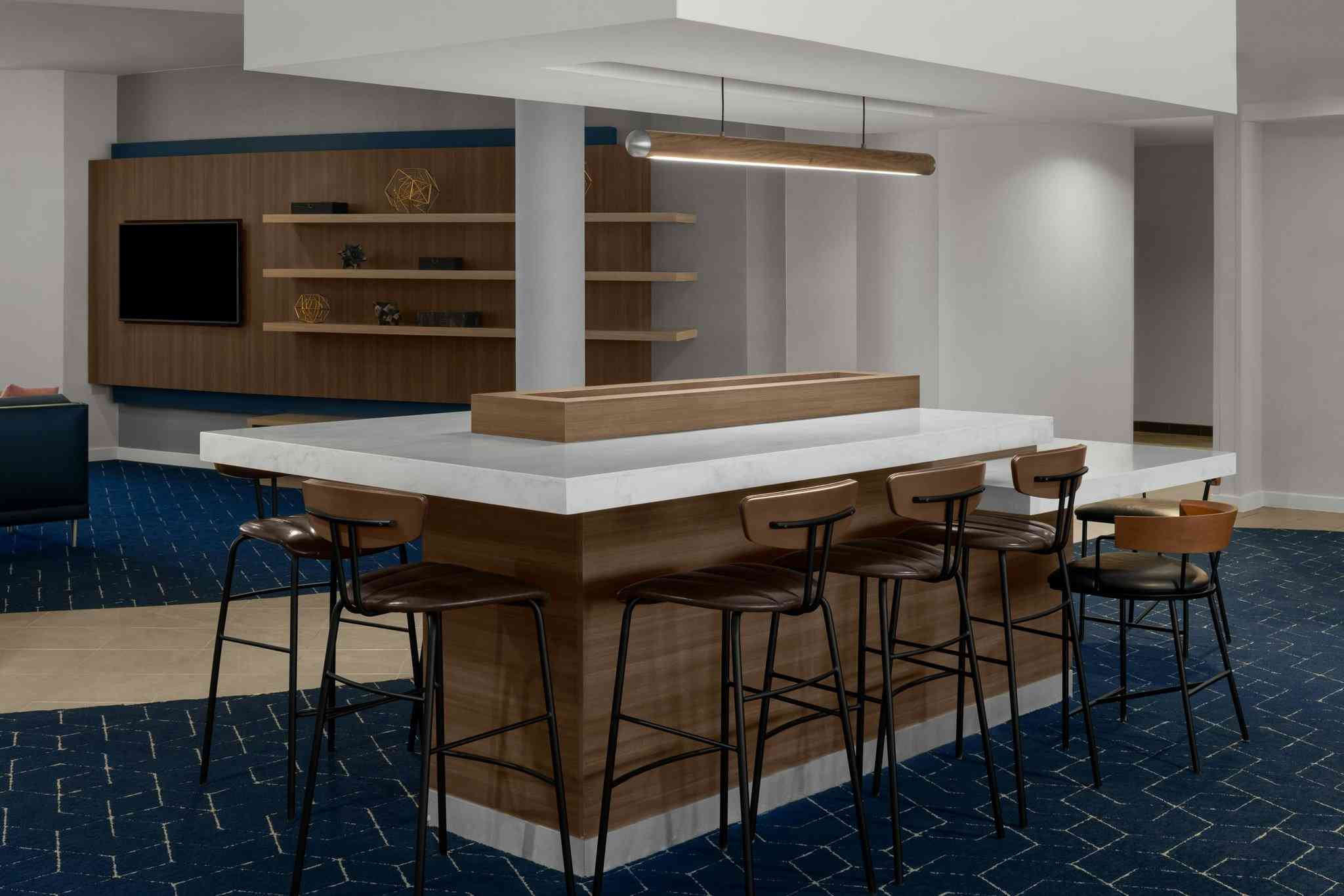 Courtyard by Marriott Santa Clarita Valencia в Valencia, CA