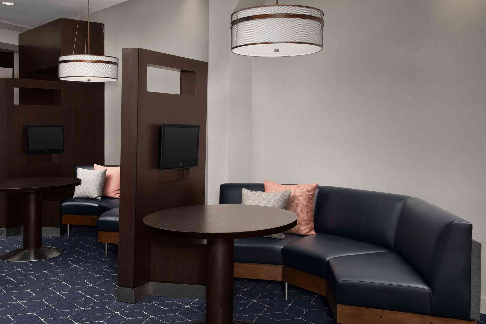 Courtyard by Marriott Syracuse Downtown at Armory Square в Syracuse, NY