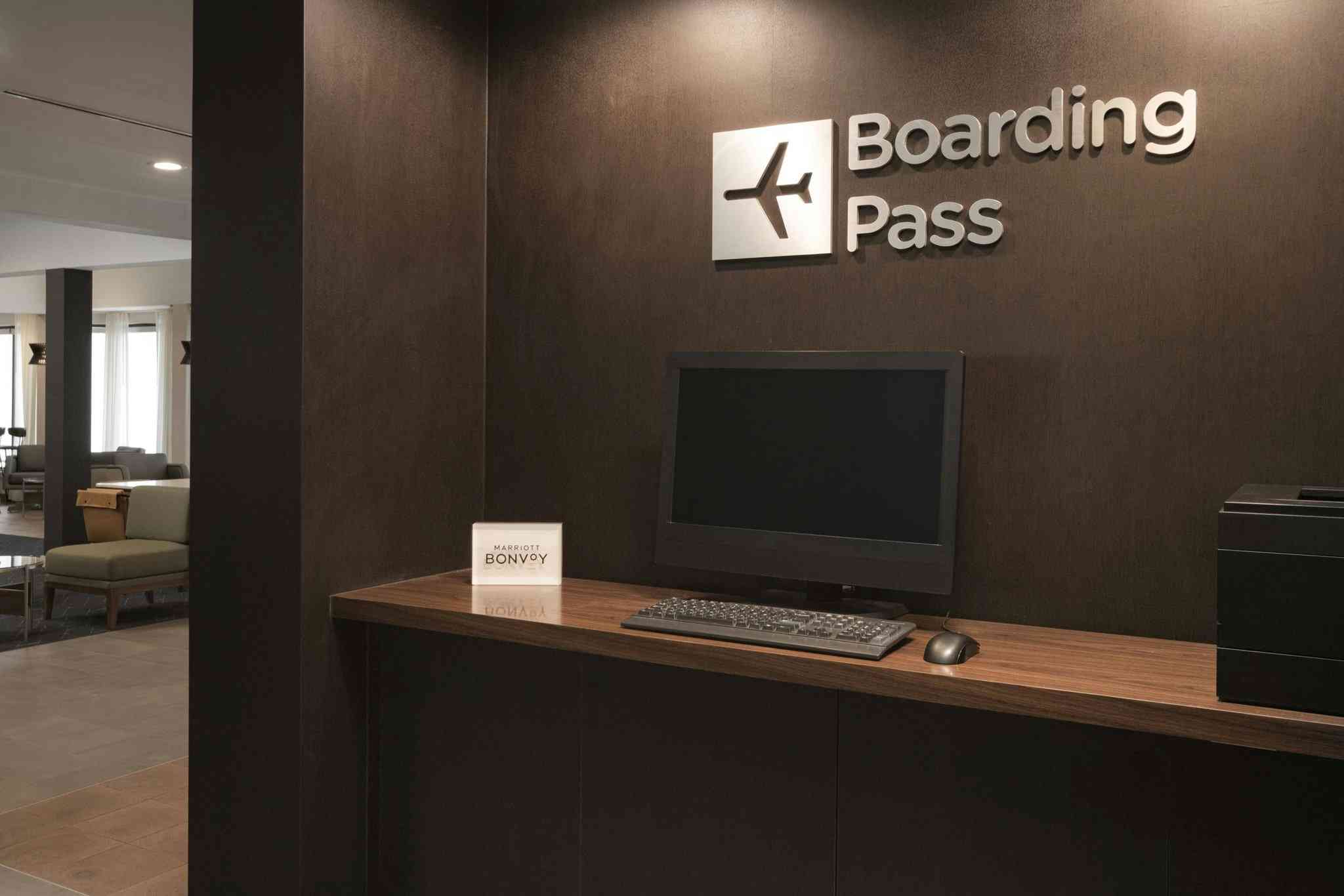 Courtyard by Marriott Louisville East в Louisville, KY