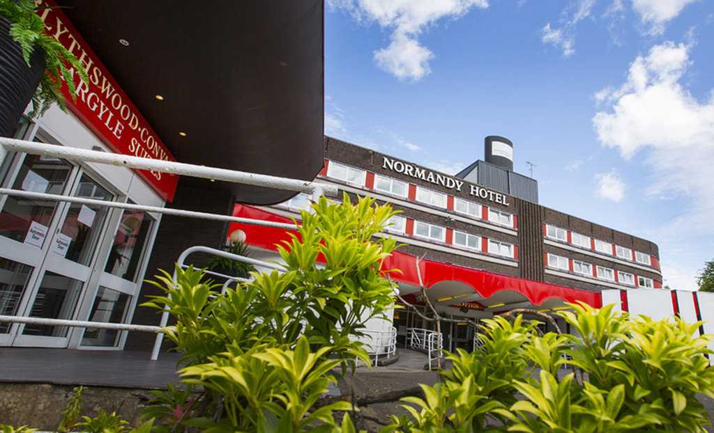 The Normandy Hotel i Renfrew, GB2
