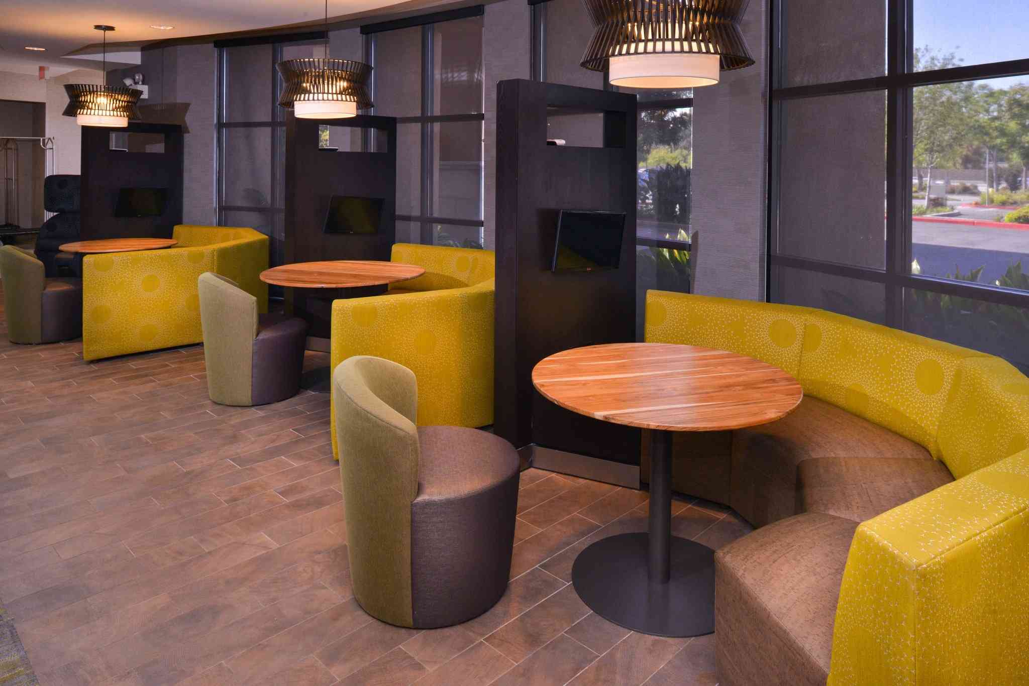 Courtyard by Marriott Thousand Oaks Ventura County в Thousand Oaks, CA