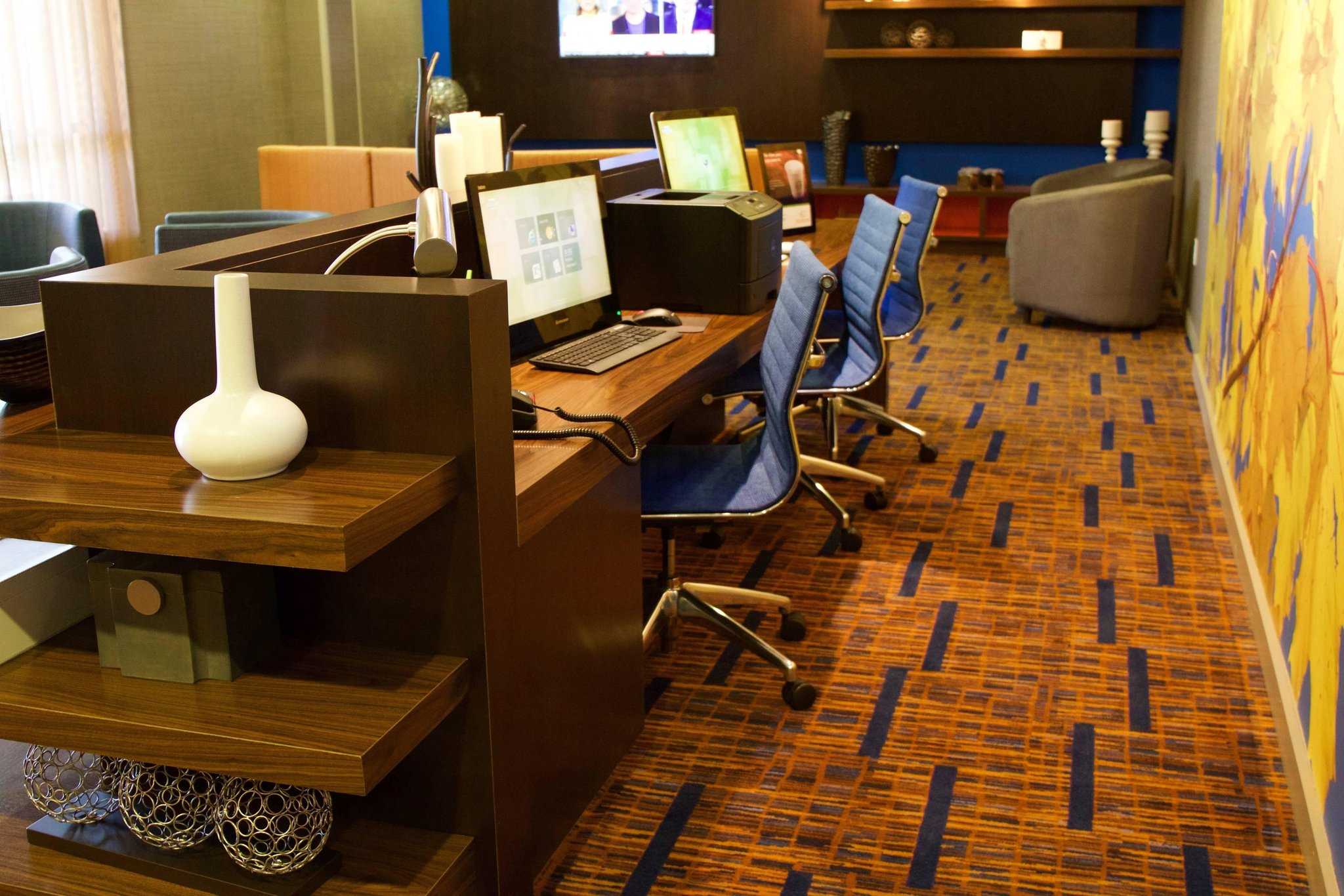 Courtyard by Marriott Asheville Airport в Arden, NC