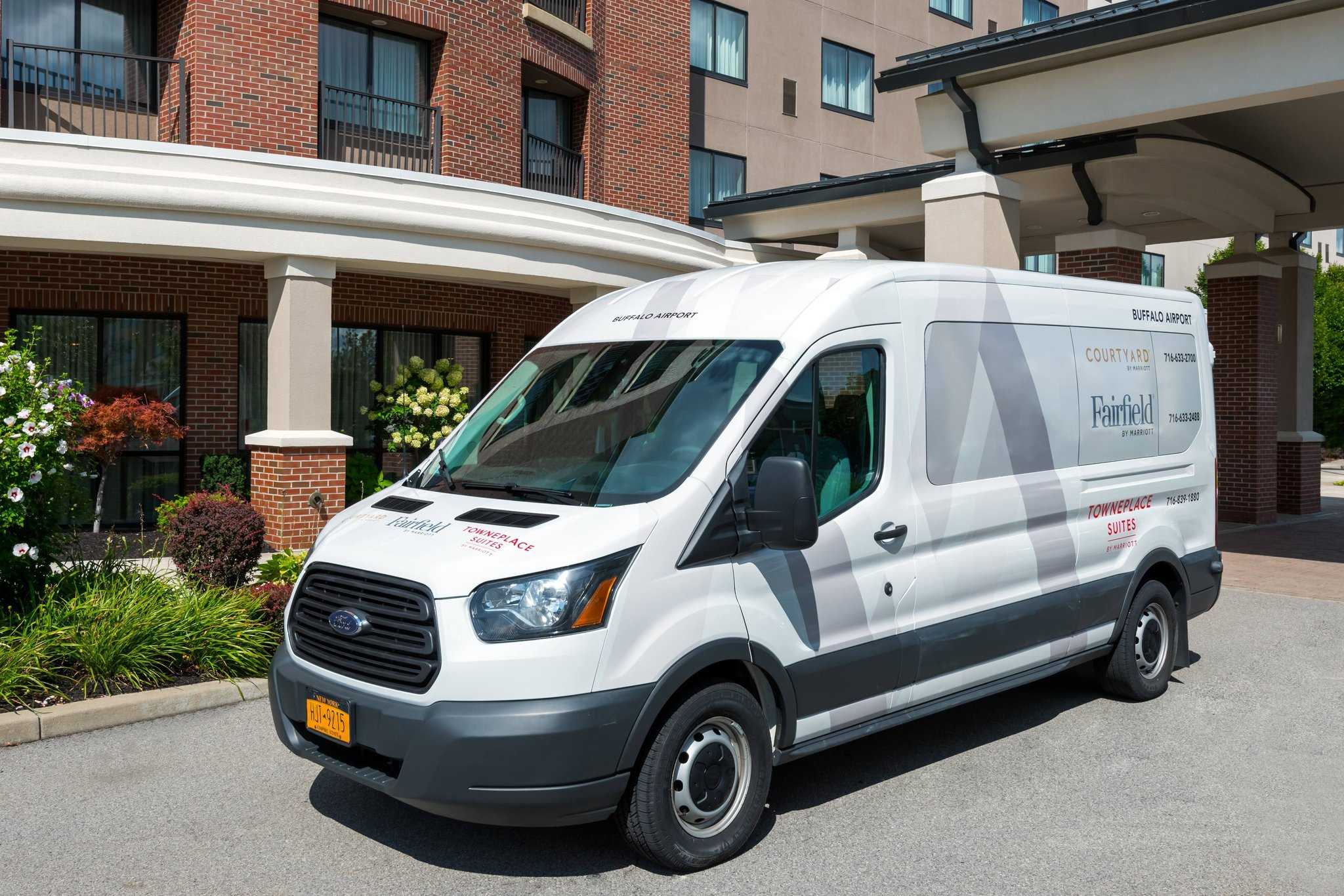 Courtyard by Marriott Buffalo Airport в Cheektowaga, NY