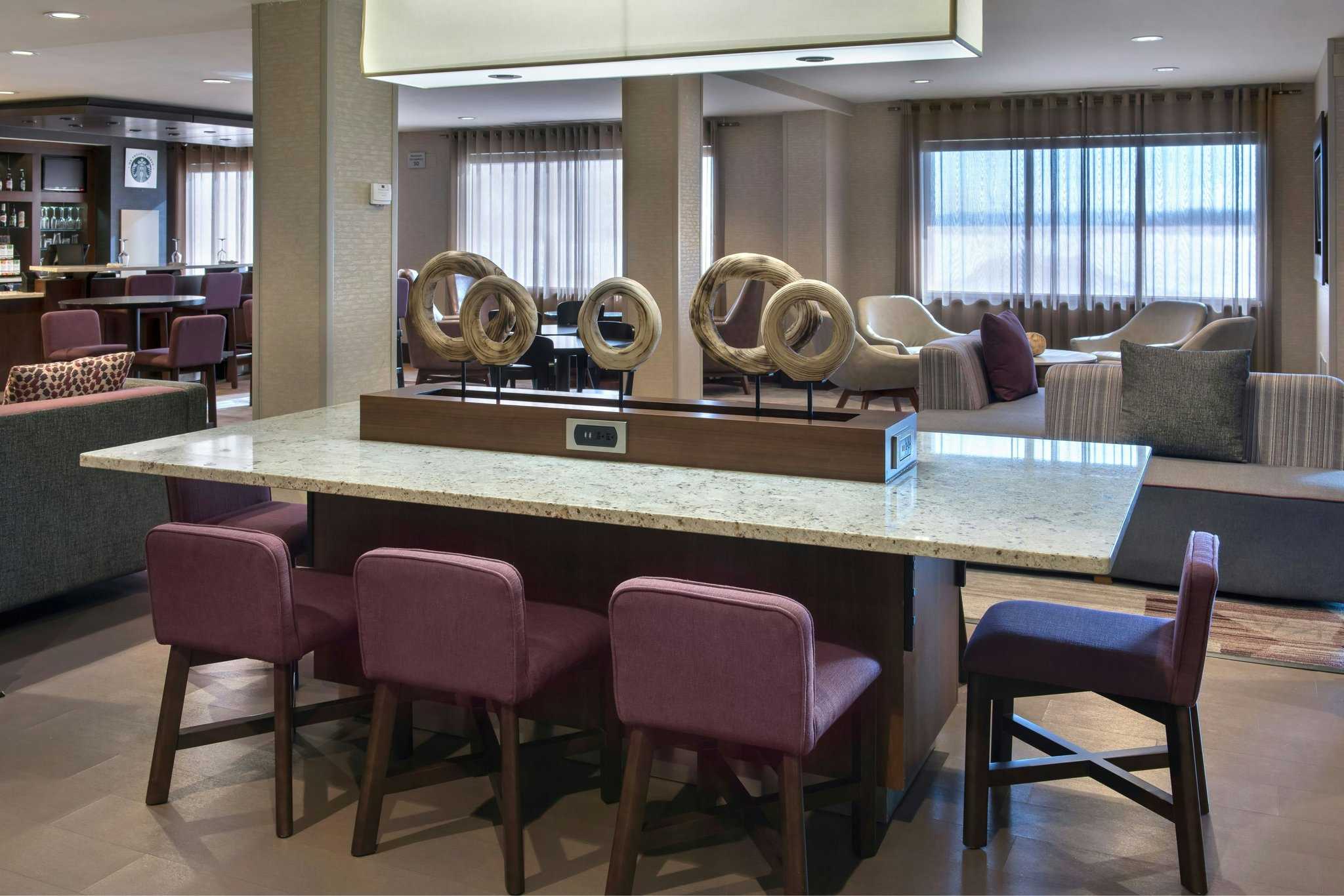 Courtyard by Marriott Newburgh Stewart Airport в Newburgh, NY