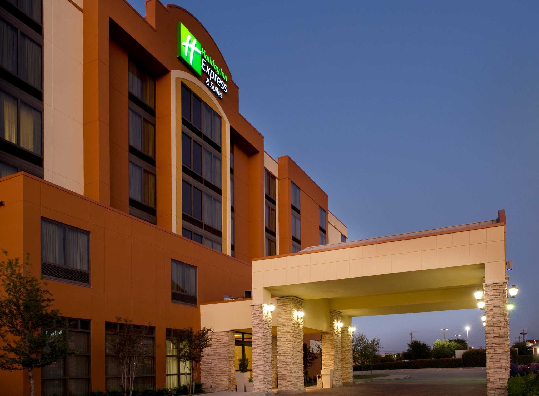 Holiday Inn Express Hotel & Suites Dallas Ft. Worth Airport South a Irving, TX