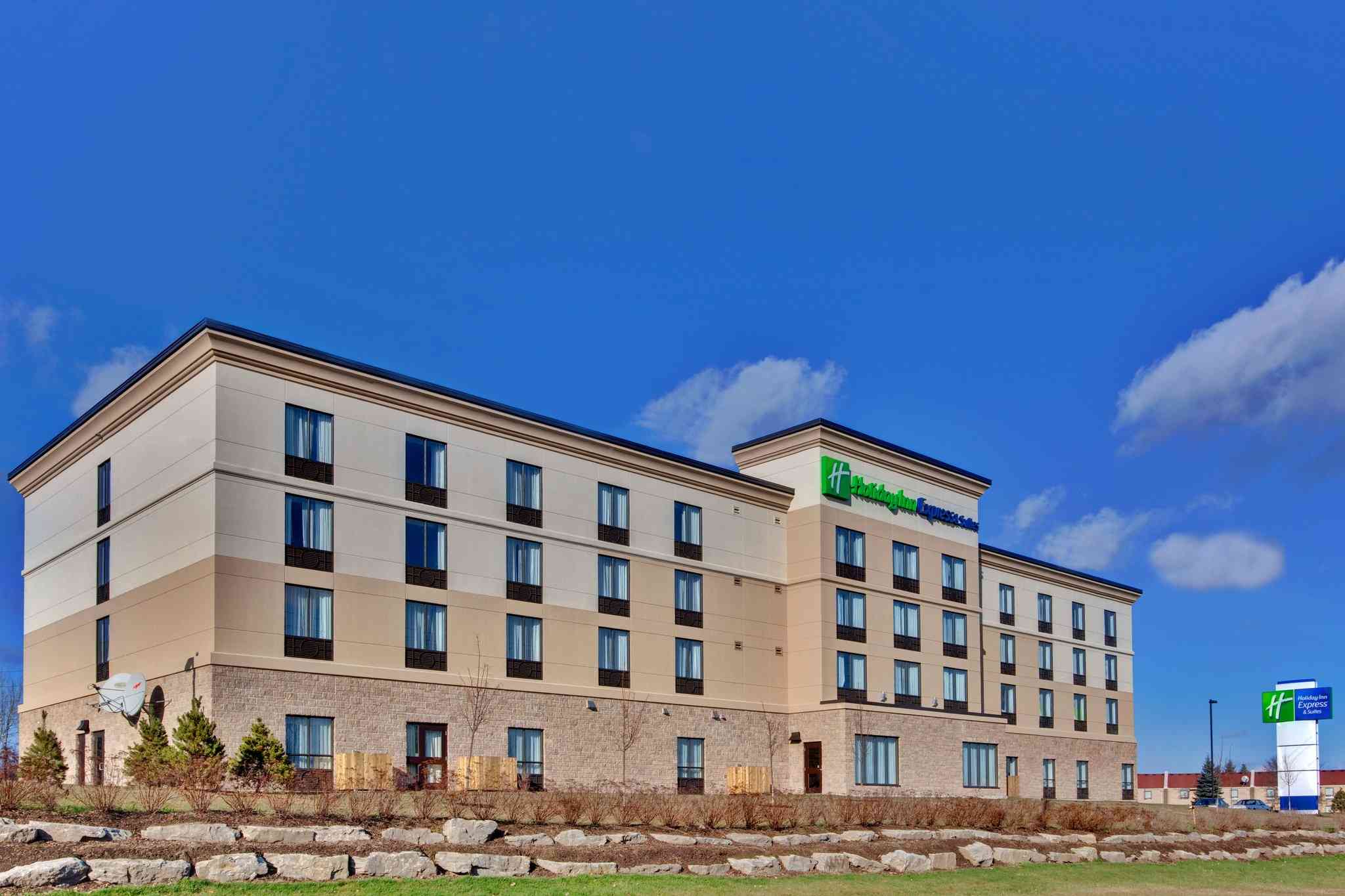 Holiday Inn Express & Suites Brockville в Броквиль, ON