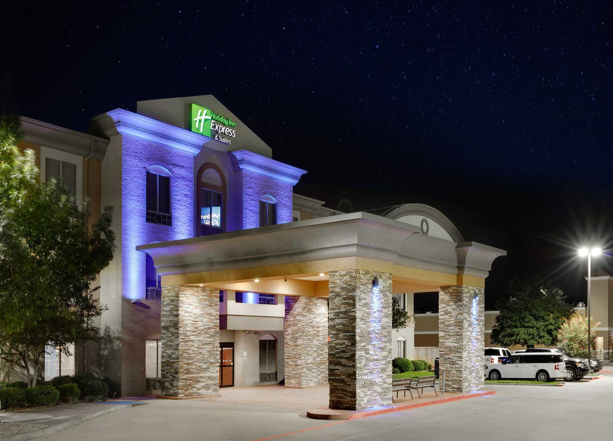 Holiday Inn Express Hotel & Suites Duncanville a Duncanville, TX