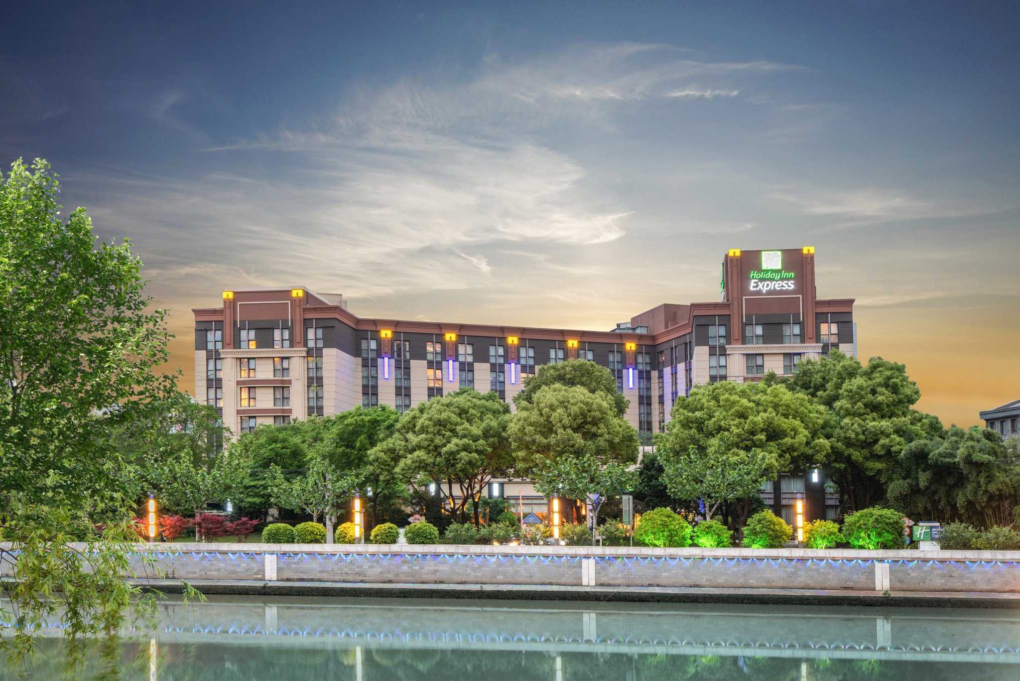 Holiday Inn Express Putuo Shanghai в Шанхай, CN