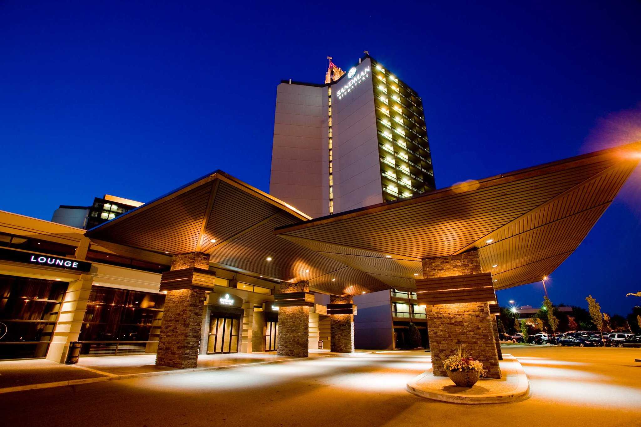 Sandman Signature Hotel & Resort Vancouver Airport в Richmond, BC