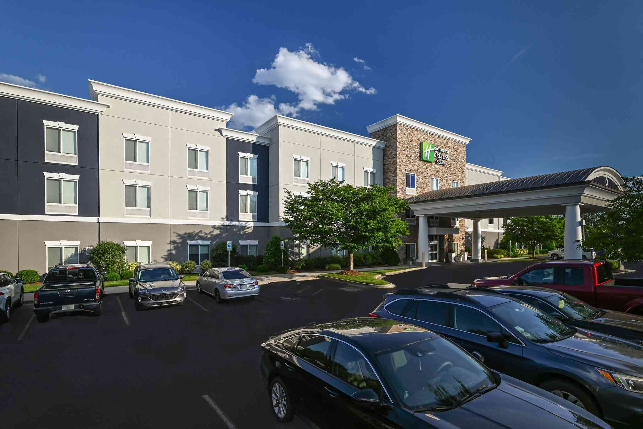 Holiday Inn Express Hotel & Suites Charlotte Southeast - Matthews в Мэтьюс, NC