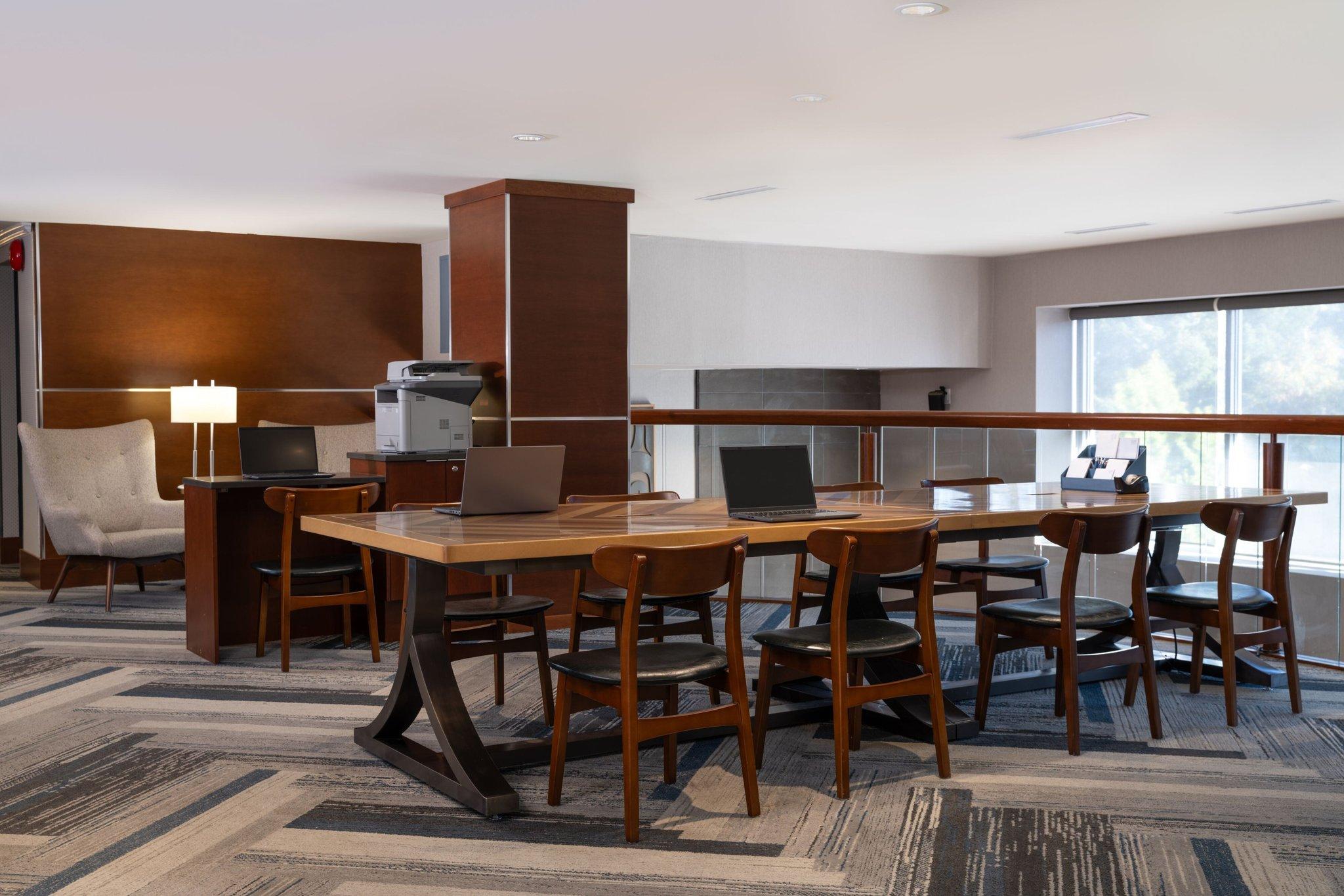 Four Points by Sheraton Victoria Gateway image